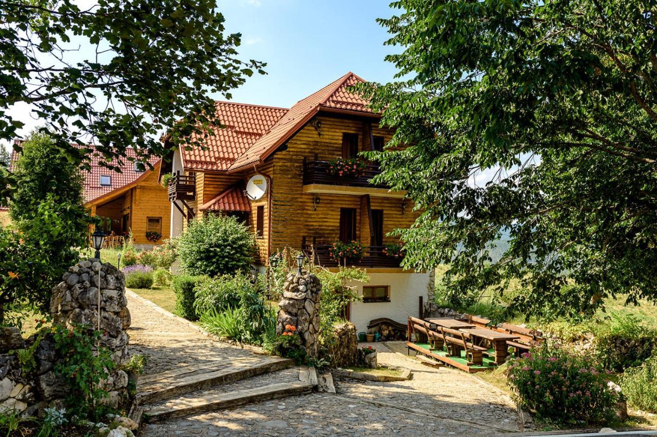 Гостевой дом House Mrzlin Grad Кореница Экстерьер фото