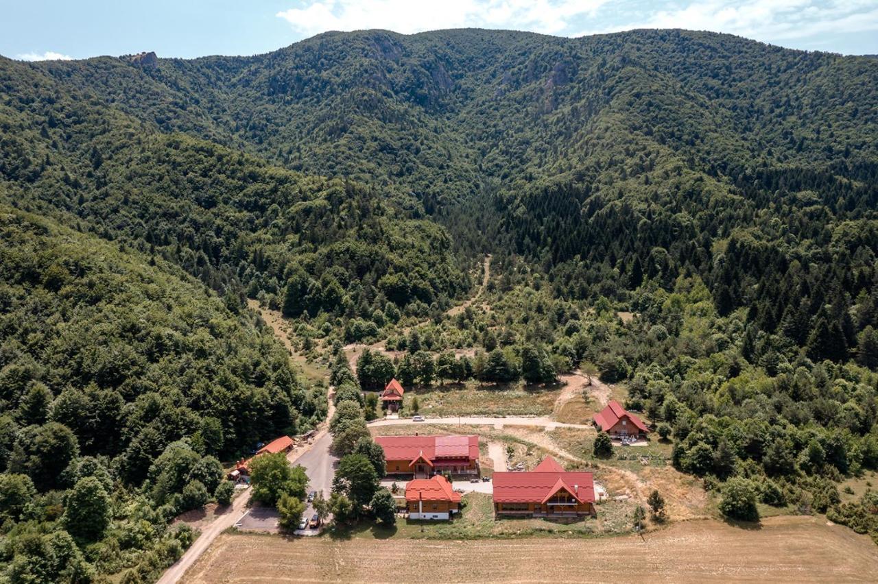 Гостевой дом House Mrzlin Grad Кореница Экстерьер фото